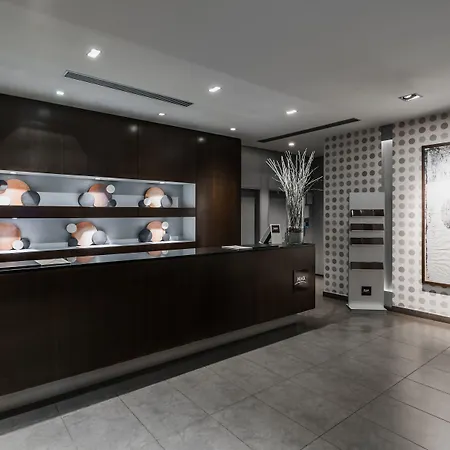 麦克斯利沃诺酒店 酒店 利沃诺