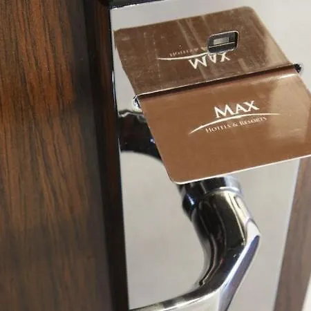 麦克斯利沃诺酒店 4* 利沃诺