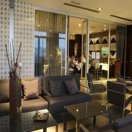 麦克斯利沃诺酒店 酒店 利沃诺