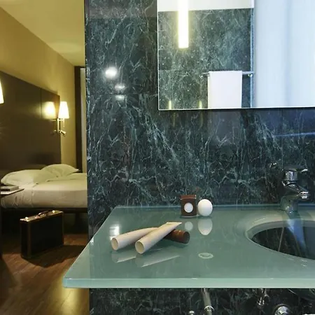 Max Hotel